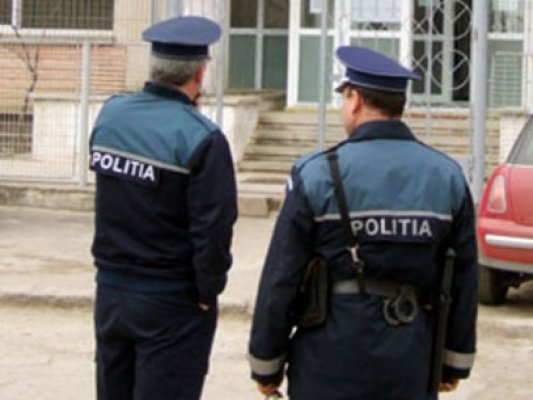 A chemat Poliţia: fostul iubit i-a violat domiciliul